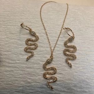 NWT Fashion nova dragon necklace